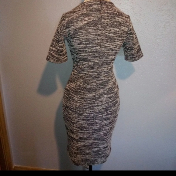 Black And White Dress - Picture 3 of 3